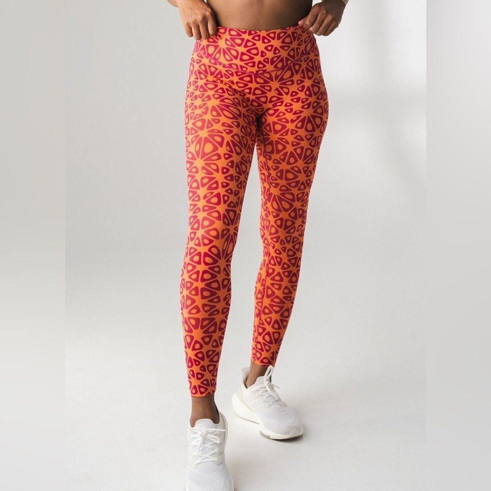 Vitality x Cosmopolitan The Ascend Leggings in Wildberry XS